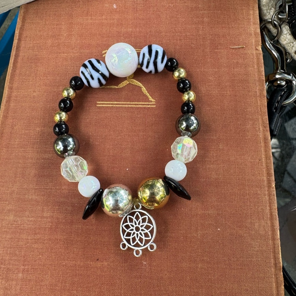 Elegant Beaded Bracelet with Dreamcatcher Charm